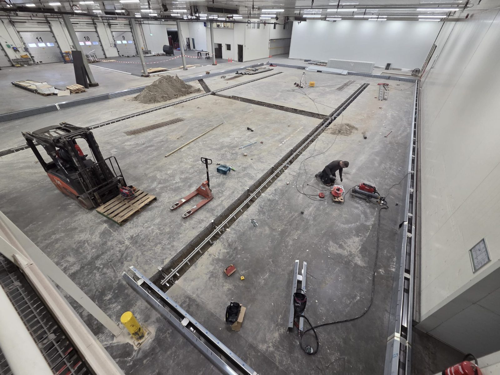 Stainless steel floor channels and high-care impact protection at Van Koolen in Sint Annaparochie